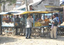 Marktstand an der Straße